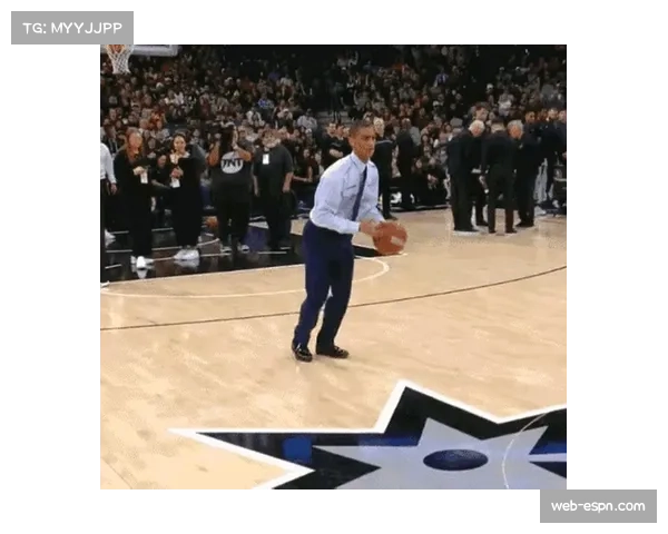 场边趣闻:一位小球迷成功命中中场投篮,赢得赛季套票 场边趣闻:一位小球迷成功命中中场投篮,赢得赛季套票